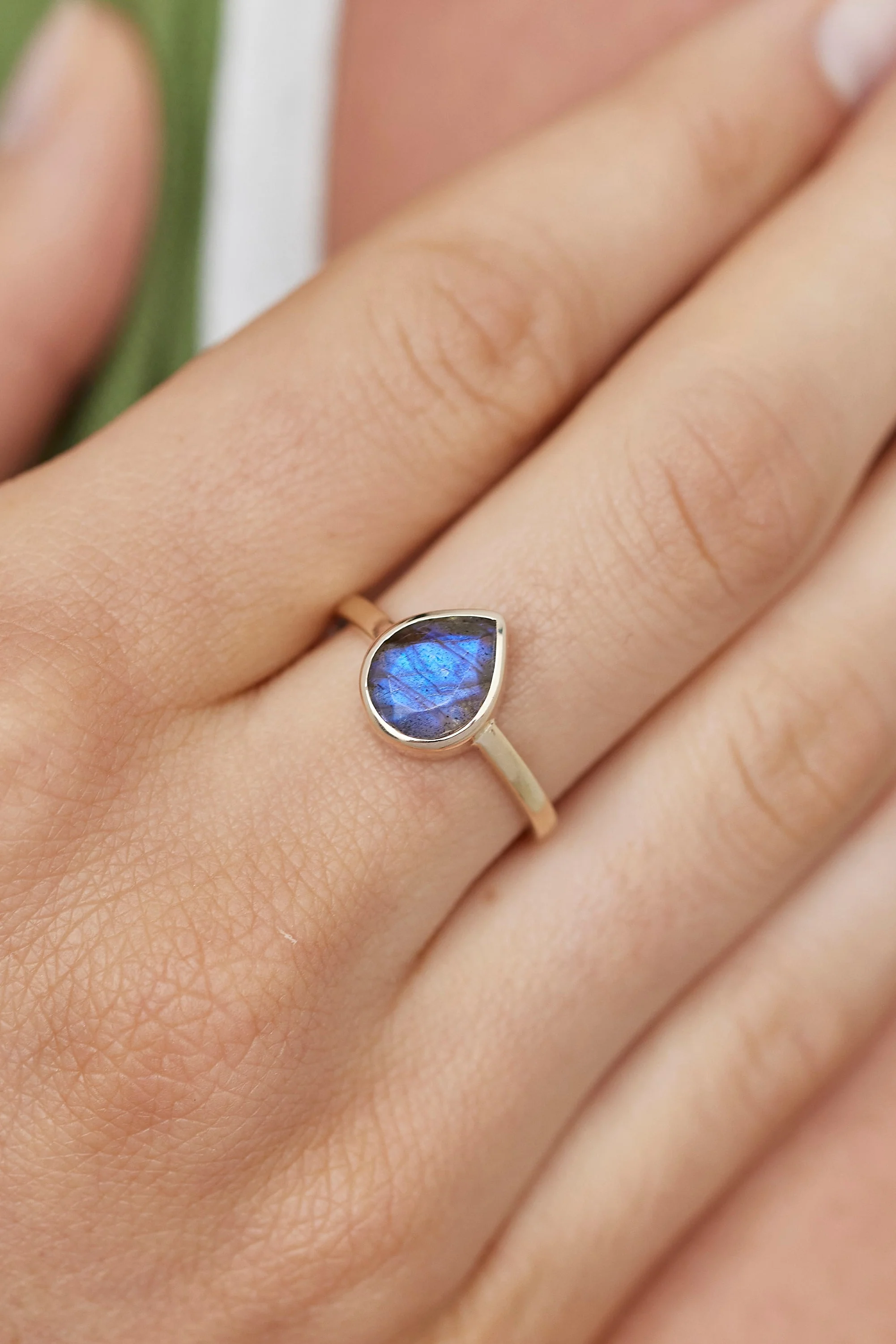 9K Yellow Gold Labradorite Tear Drop Ring - Image 4